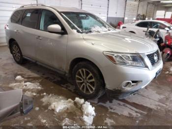  Salvage Nissan Pathfinder