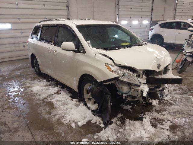  Salvage Toyota Sienna