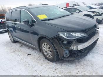  Salvage Chrysler Pacifica