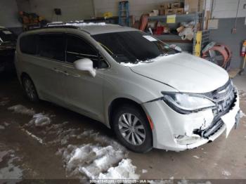  Salvage Chrysler Pacifica