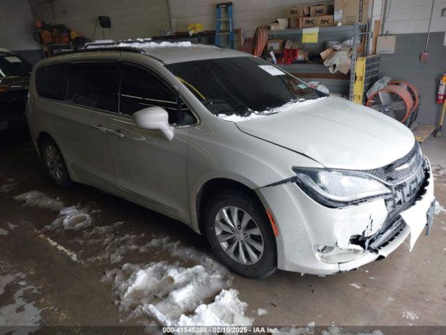  Salvage Chrysler Pacifica