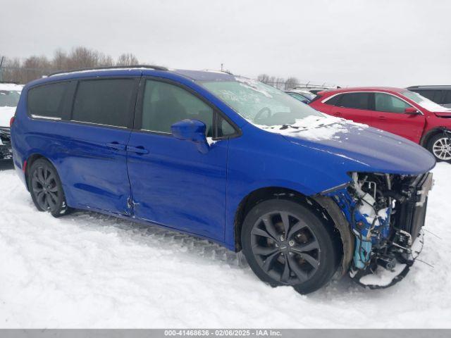  Salvage Chrysler Pacifica