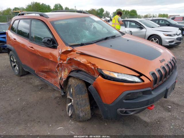  Salvage Jeep Cherokee