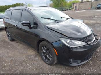  Salvage Chrysler Pacifica