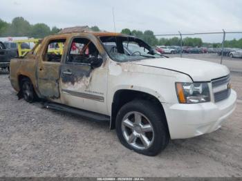  Salvage Chevrolet Avalanche