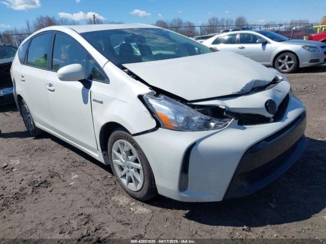  Salvage Toyota Prius v