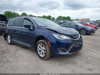  Salvage Chrysler Pacifica