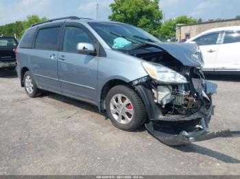  Salvage Toyota Sienna