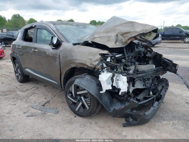  Salvage Nissan Kicks