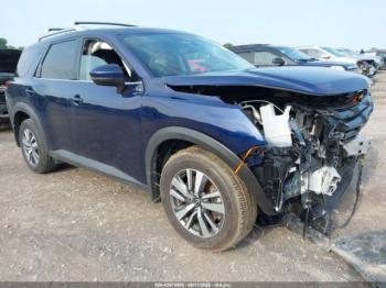  Salvage Nissan Pathfinder