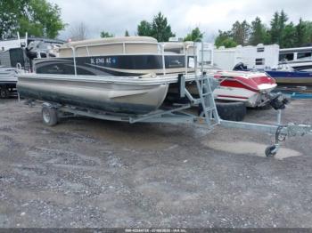  Salvage Bennington Marine 20sl