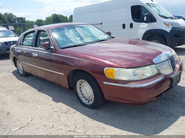  Salvage Lincoln Towncar