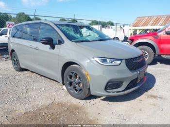  Salvage Chrysler Pacifica