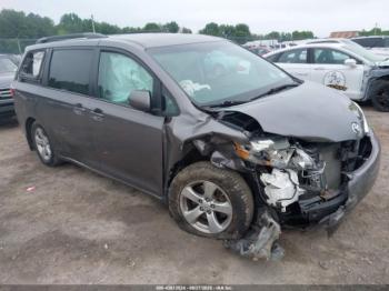  Salvage Toyota Sienna