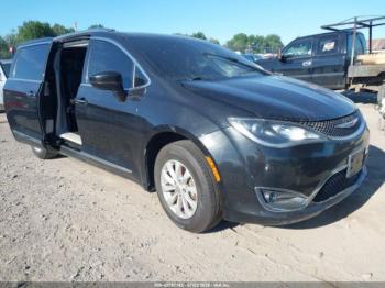  Salvage Chrysler Pacifica