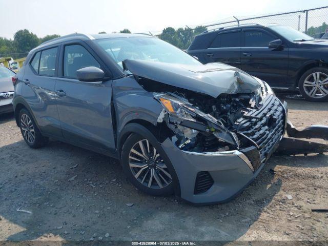  Salvage Nissan Kicks