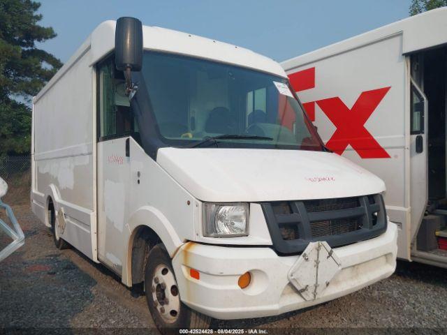  Salvage Isuzu Commercial Van