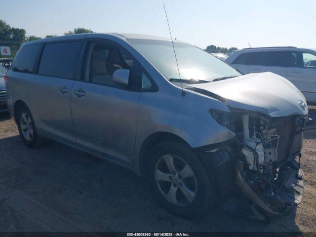  Salvage Toyota Sienna