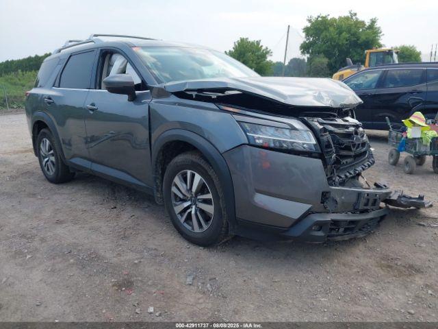  Salvage Nissan Pathfinder