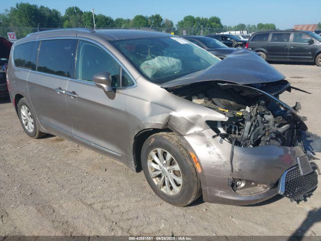  Salvage Chrysler Pacifica
