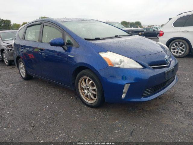  Salvage Toyota Prius v