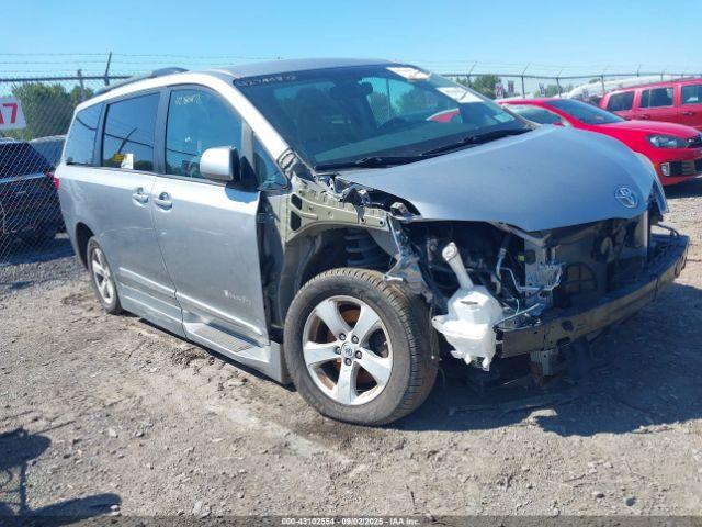  Salvage Toyota Sienna