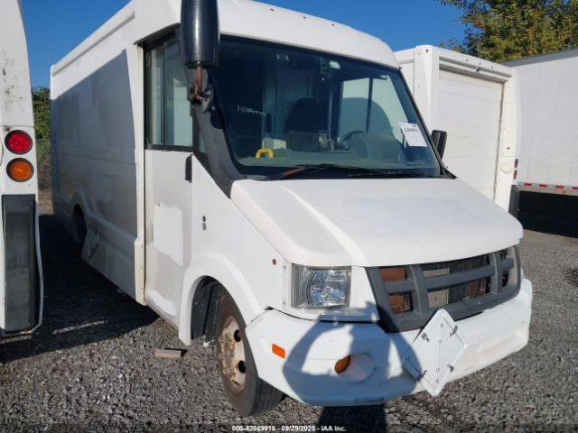  Salvage Isuzu Reach
