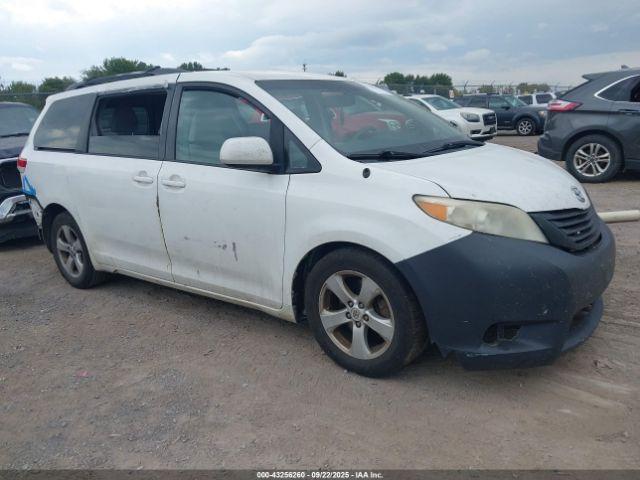  Salvage Toyota Sienna