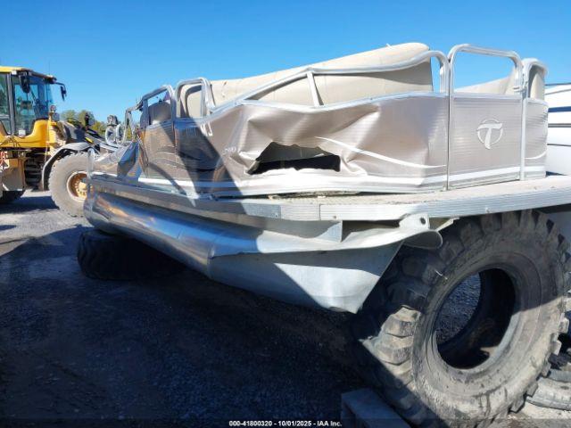  Salvage Tahoe Pontoon Boat