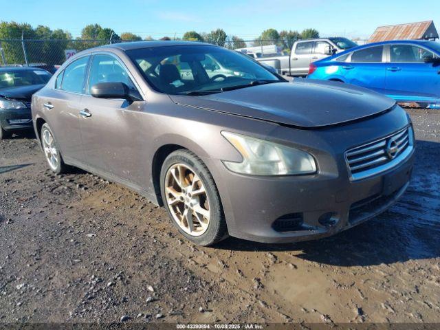  Salvage Nissan Maxima