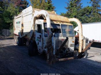  Salvage Peterbilt 320