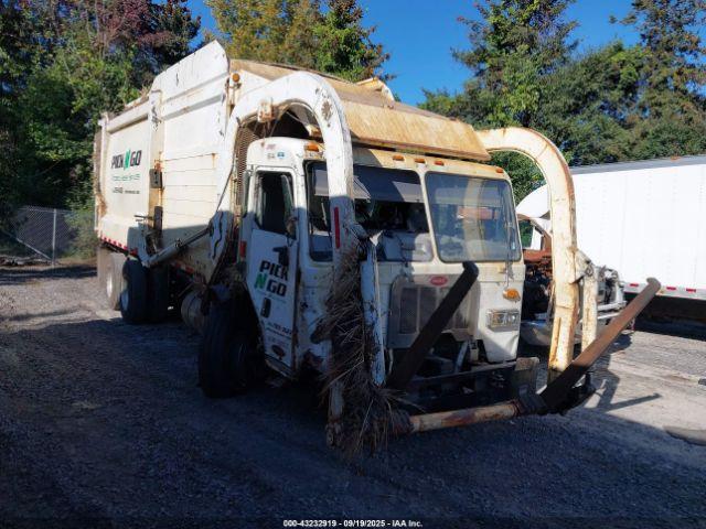  Salvage Peterbilt 320