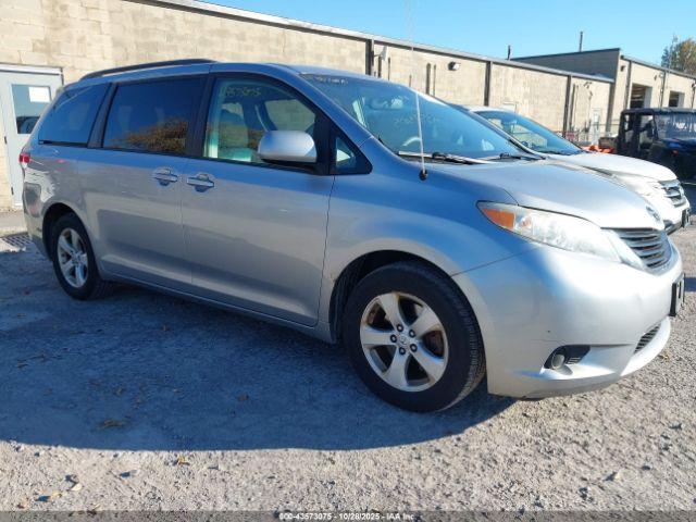  Salvage Toyota Sienna