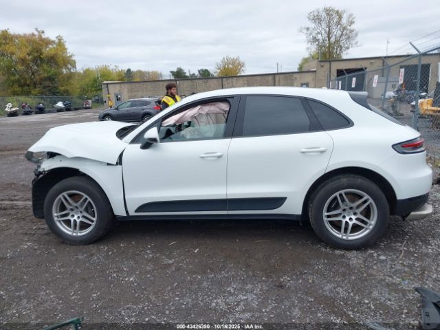 Porsche Macan Image 11