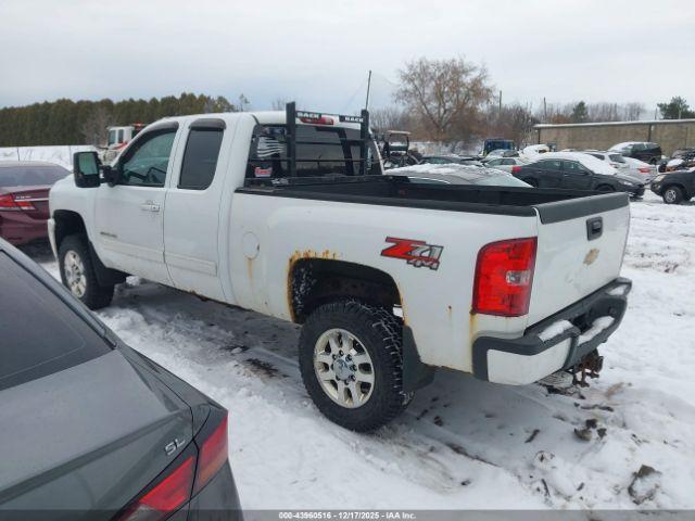 Chevrolet Silverado 2500 Lt Image 12