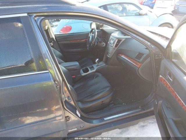 Subaru Outback 2.5i Limited Image 6