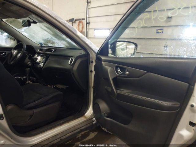 Nissan Rogue S Image 3