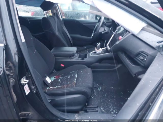 Subaru Legacy Premium Image 12