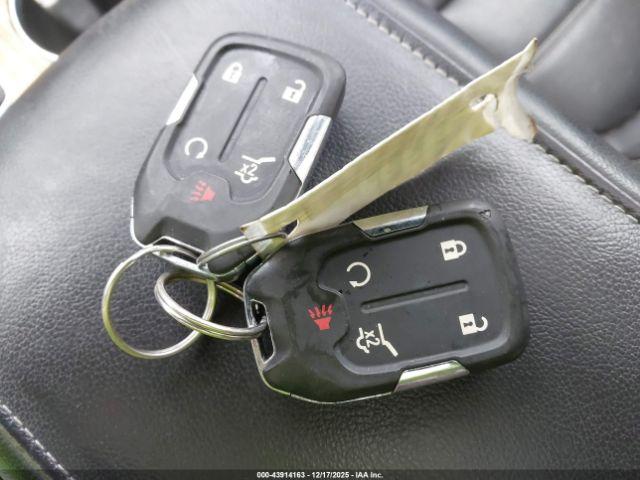 GMC Acadia Denali Image 13