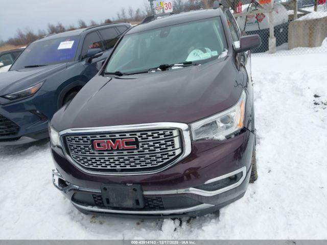 GMC Acadia Denali Image 14