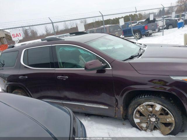 GMC Acadia Denali Image 10