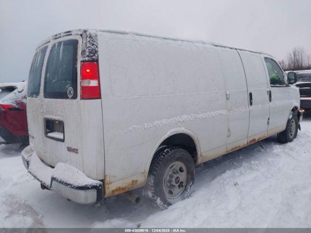 GMC Savana Work Van Image 7