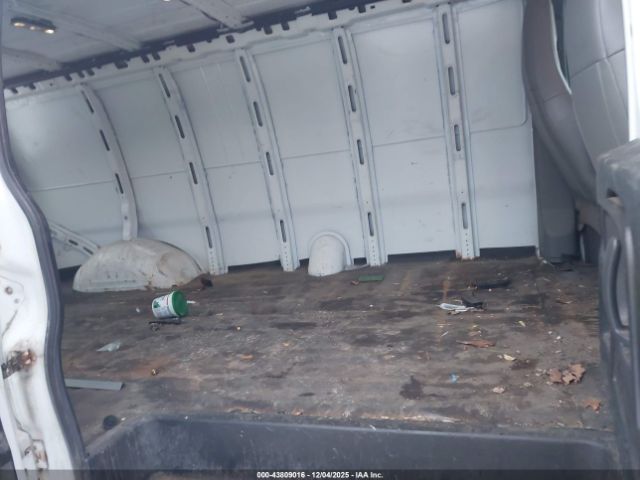 GMC Savana Work Van Image 10