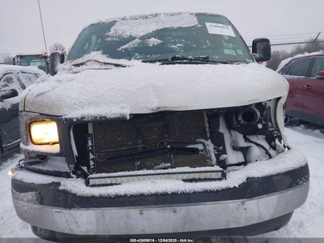 GMC Savana Work Van Image 6