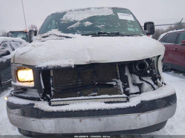 GMC Savana Work Van Image 6