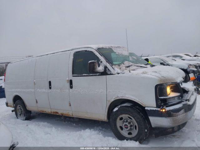 GMC Savana Work Van Image 4