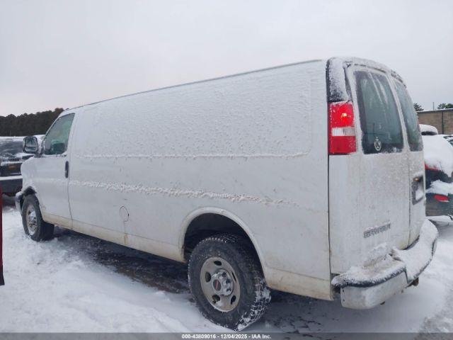 GMC Savana Work Van Image 14