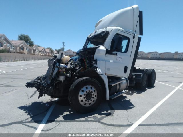 Freightliner Cascadia 126 Image 6