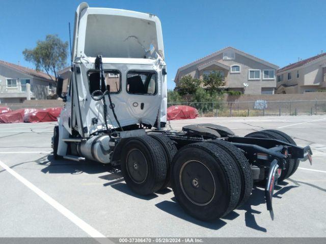Freightliner Cascadia 126 Image 5