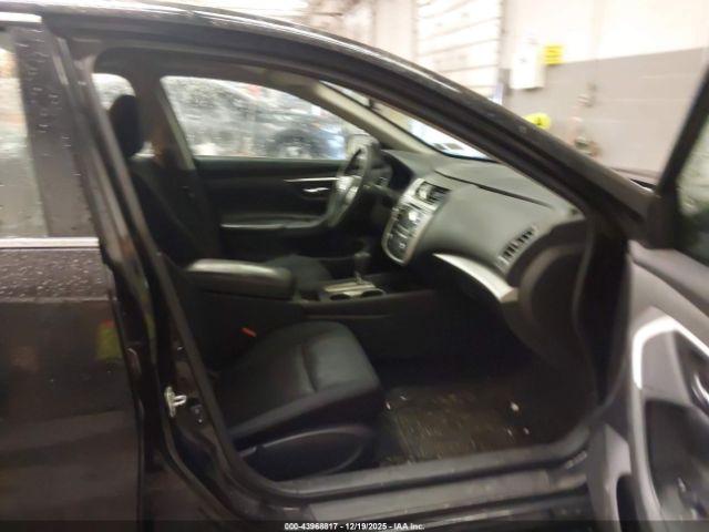 Nissan Altima Image 3